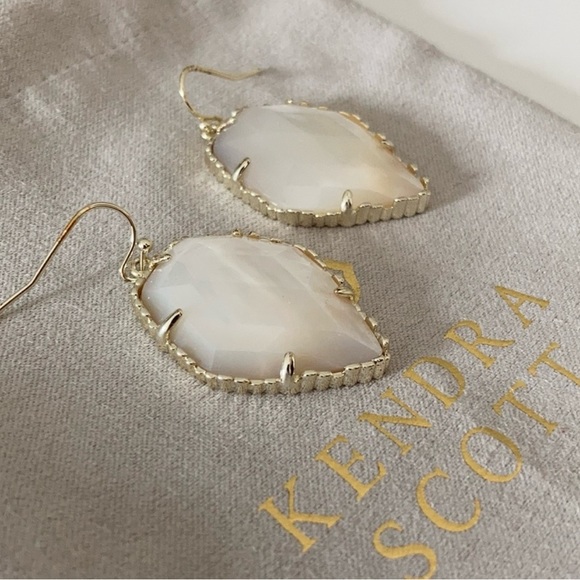 NEW KENDRA SCOTT Mother of Pearl Corley Gold Drop Earrings in Pouch. Beautiful! - Picture 1 of 6